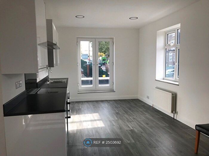 3 Bedroom Flat To Rent In Horn Lane, London, W3