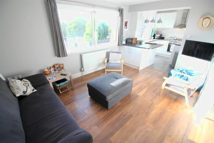 1 Bedroom Flat To Rent In London Road, Twickenham, TW1