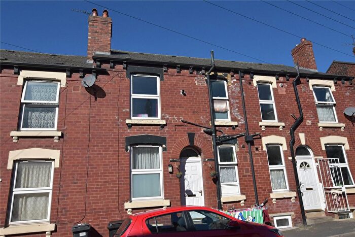 1 Bedroom Terraced House For Sale In Kelsall Grove, Leeds, West Yorkshire, LS6