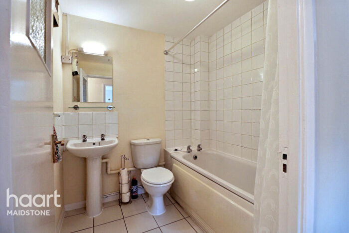 1 Bedroom Apartment For Sale In Buckland Hill, Maidstone, ME16