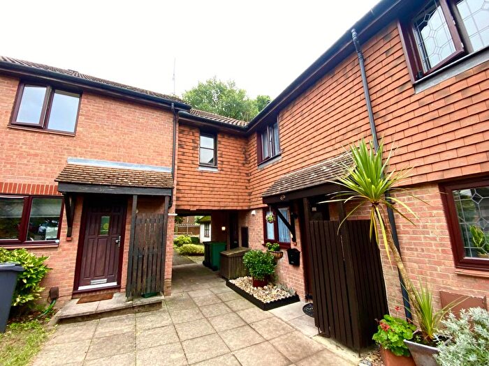 3 Bedroom End Of Terrace House To Rent In Heather Mead, Frimley, Camberley, GU16