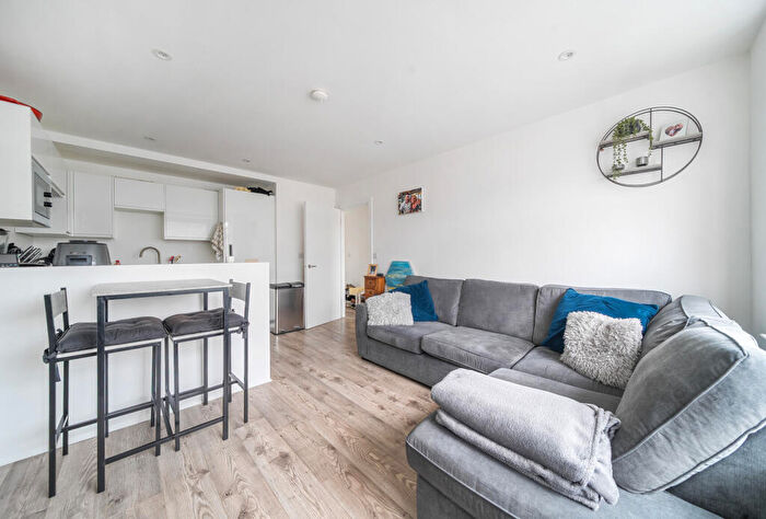 2 Bedroom Apartment For Sale In London Road, Cheam, Sutton, SM3