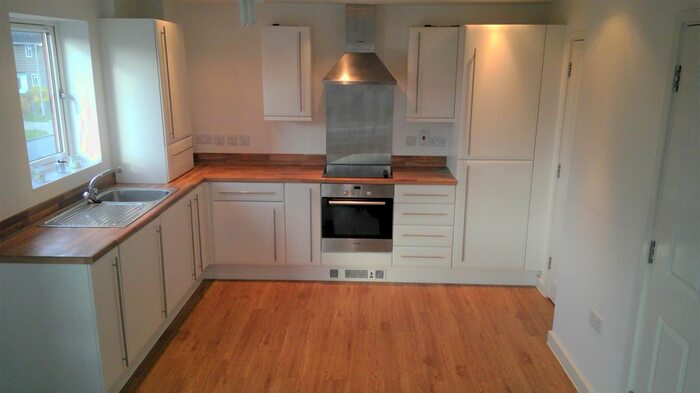 2 Bedroom Flat To Rent In Powell Road, Laindon, Basildon SS15