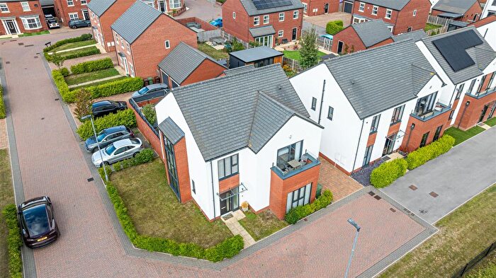 4 Bedroom Detached House To Rent In Thornesgate Mews, Wakefield, WF2