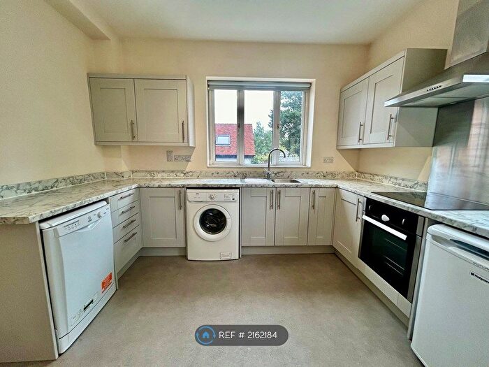 2 Bedroom Flat To Rent In High Street, Harpenden, AL5