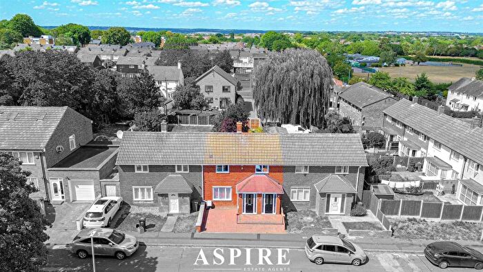 2 Bedroom Terraced House For Sale In Collingwood Road, Basildon, SS16