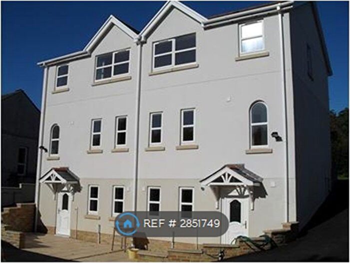 4 Bedroom Semi-Detached House To Rent In Gwscwm Road, Burry Port, SA16