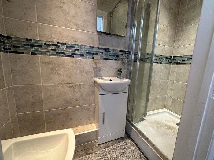 2 Bedroom Flat To Rent In Dewsbury Road, NW10