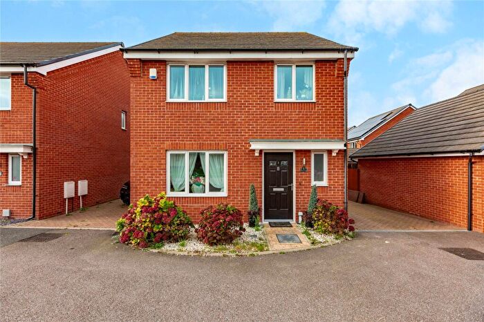 4 Bedroom Detached House For Sale In Radwinter Mews, Wickford, Essex, SS12