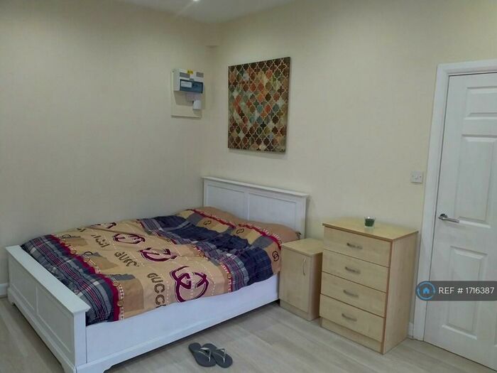 1 Bedroom Flat To Rent In Claremont Road, Salford, M6