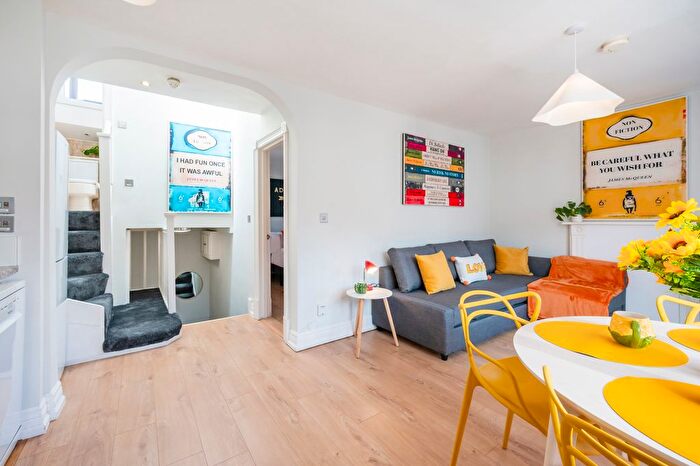 1 Bedroom Flat To Rent In Westbourne Grove, London, W2