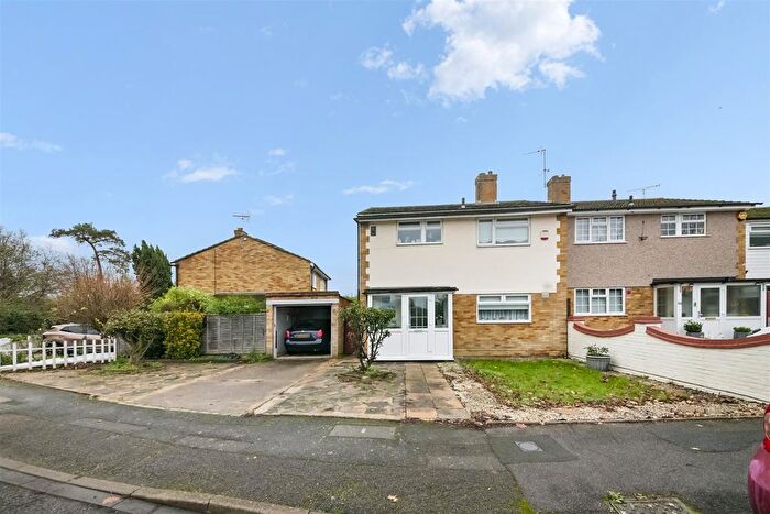 3 Bedroom Semi-Detached House For Sale In Mellow Lane East, Hayes, UB4