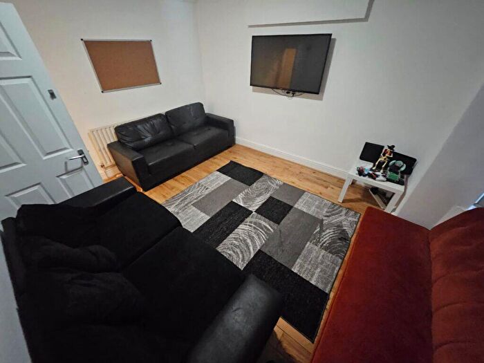 6 Bedroom End Of Terrace House To Rent In Archery Terrace, Woodhouse, Leeds, LS2