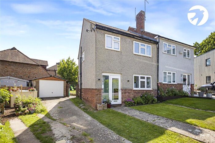 3 Bedroom Semi Detached House For Sale In Homefield Close, Swanley, Kent, BR8