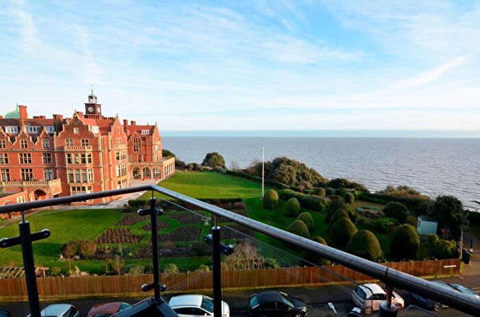 1 Bedroom Flat For Sale In Hamilton Gardens, Felixstowe, IP11