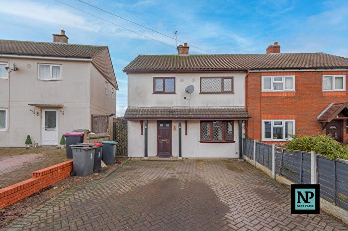 3 Bedroom Semi-Detached House To Rent In Queens Way, Dordon, B78