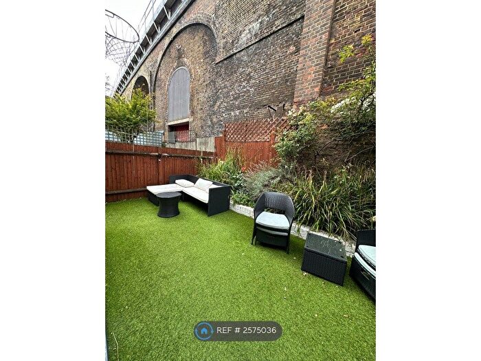 2 Bedroom Flat To Rent In Queenstown Road, London, SW8