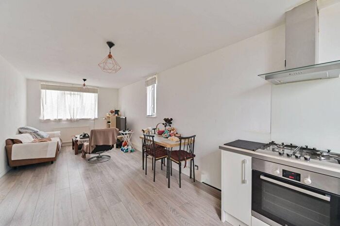 1 Bedroom Flat For Sale In Dunston Road, Battersea, London, SW11