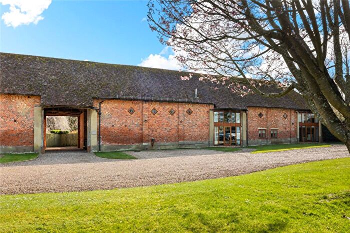 4 Bedroom Link Detached House For Sale In Hackwood Park, Basingstoke, Hampshire, RG25