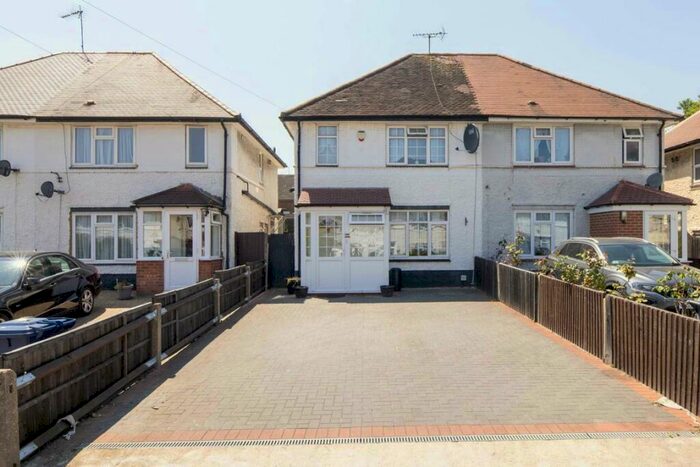 3 Bedroom House To Rent In Dickens Avenue, Finchley, N3