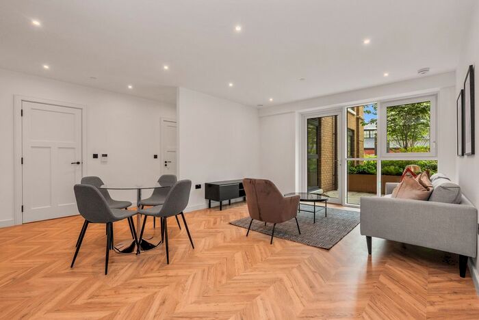 2 Bedroom Flat To Rent In Royal Exchange, Kingston Upon Thames, KT1