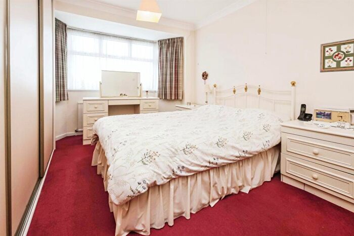 3 Bedroom Semi-Detached House For Sale In Woodford Avenue, Birmingham, B36