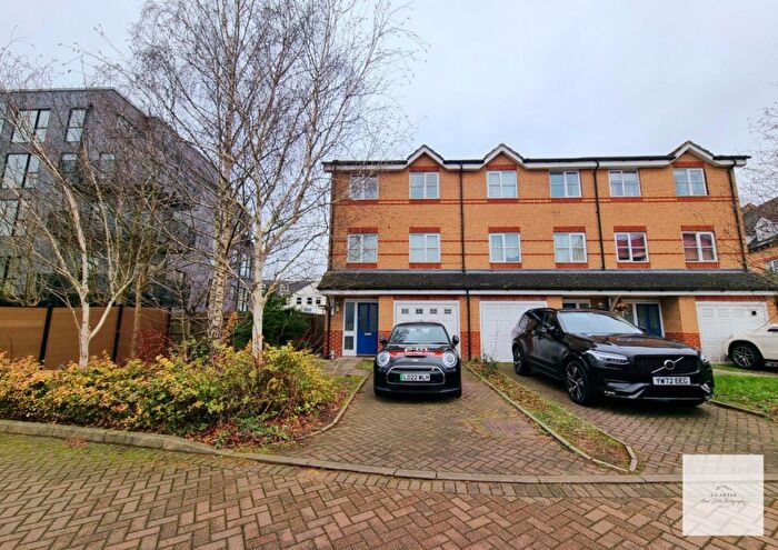 Studio To Rent In Pickard Close, Southgate, N14