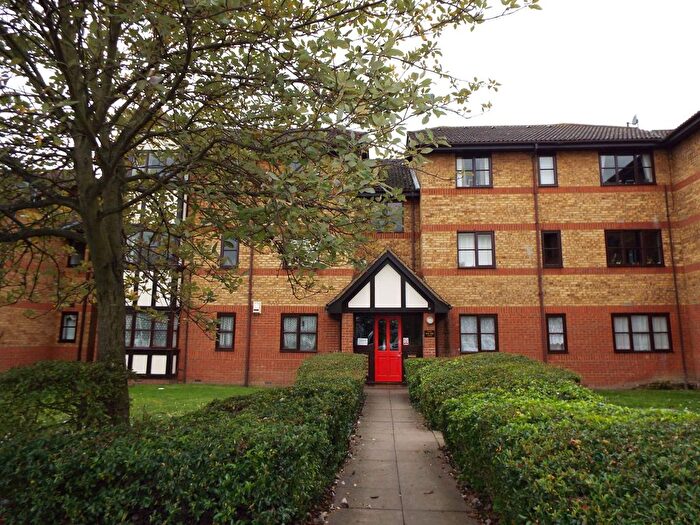 2 Bedroom Flat To Rent In Redwood Grove, Bedford, MK42