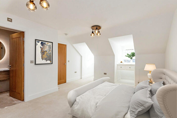 4 Bedroom Detached House For Sale In Bridge Road, Nottingham, NG8