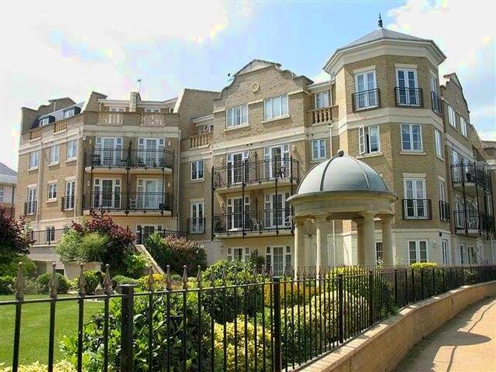 2 Bedroom Apartment To Rent In Regents Riverside, Brigham Road, Reading, RG1