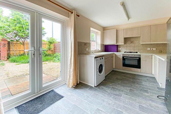 4 Bedroom Detached House To Rent In Ladythorpe Close, Addlestone, KT15