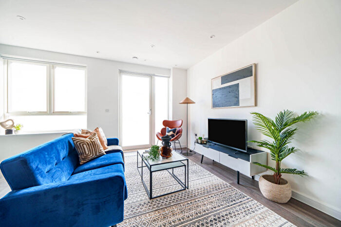 1 Bedroom Apartment To Rent In Bed, Nd Floor, Moorhen, Pelican House In Fresh Wharf, IG11