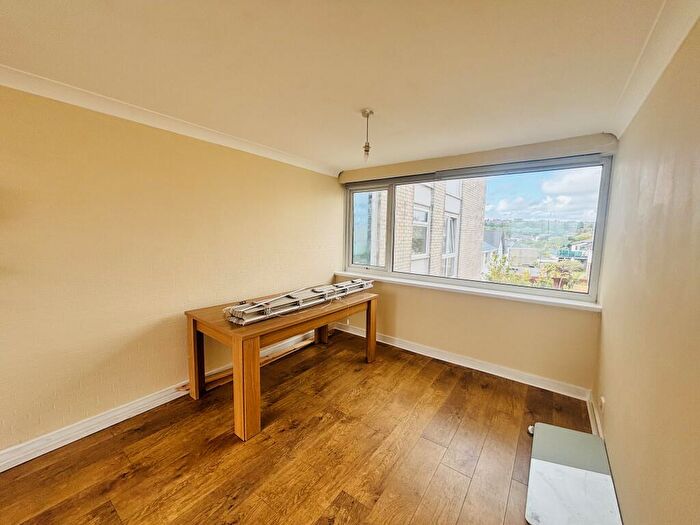 1 Bedroom Flat To Rent In Sea Point, CF62