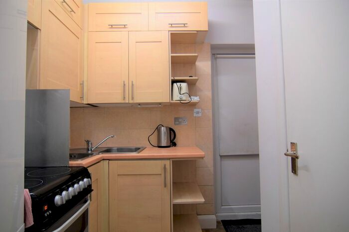 Studio To Rent In Elms Avenue, London, NW4