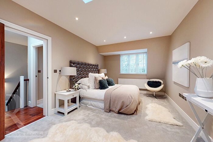 3 Bedroom Cottage To Rent In Bute Mews, London, NW11