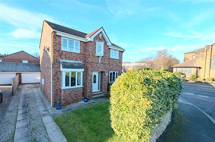 4 Bedroom Detached House For Sale In Arthington Close, Tingley, Wakefield, West Yorkshire, WF3