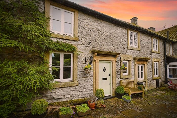 3 Bedroom Cottage For Sale In Litton Village, Litton, Buxton, SK17