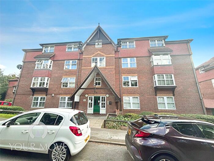 2 Bedroom Flat To Rent In Bow Arrow Lane, Dartford, Kent, DA2