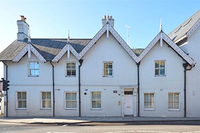 2 Bedroom Flat To Rent In Petersham Road, Richmond, TW10