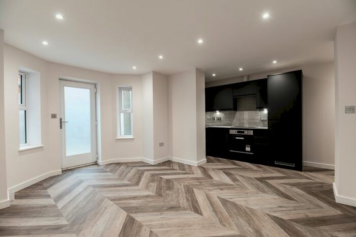 2 Bedroom Flat To Rent In Central Road, West Didsbury, Didsbury, Manchester, M20