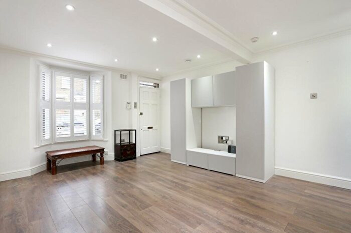 3 Bedroom Terraced House To Rent In Benn Street, London, E9