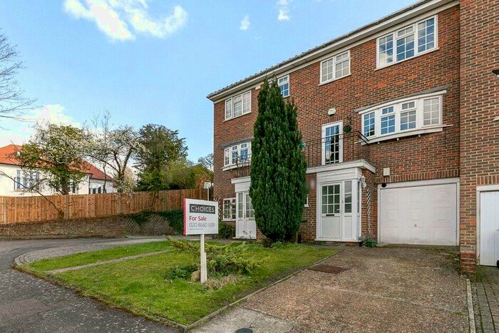 3 Bedroom Terraced House To Rent In Hillview Close, Purley, Surrey, CR8