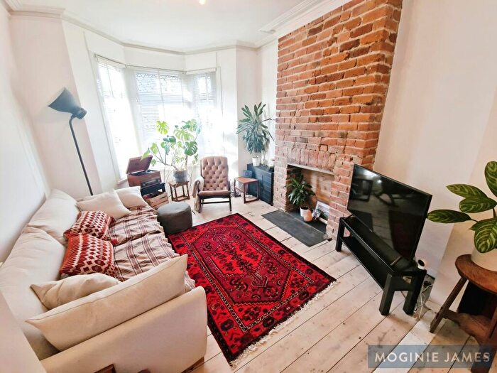 3 Bedroom Terraced House To Rent In Eyre Street, Caerdydd, CF24
