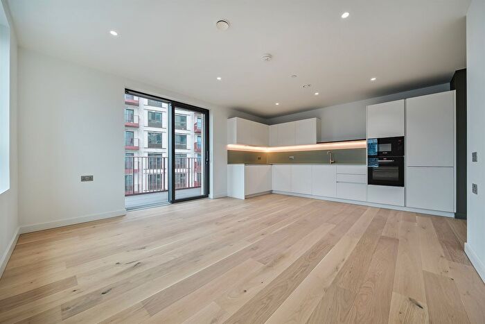 1 Bedroom Flat To Rent In Peninsula Gardens, Mabyn Lane, Lower Riverside, Greenwich Peninsula, SE10