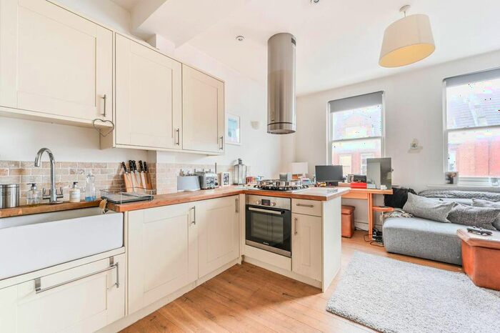 1 Bedroom Flat To Rent In Bedford Hill, Balham, London, SW12