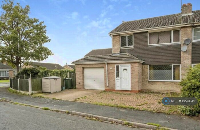 3 Bedroom Semi-Detached House To Rent In Curzen Crescent, Kirk Sandall, Doncaster, DN3