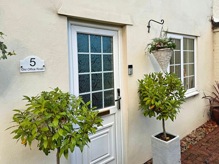 3 Bedroom Semi-Detached House For Sale In Old Office Road, Telford, TF4