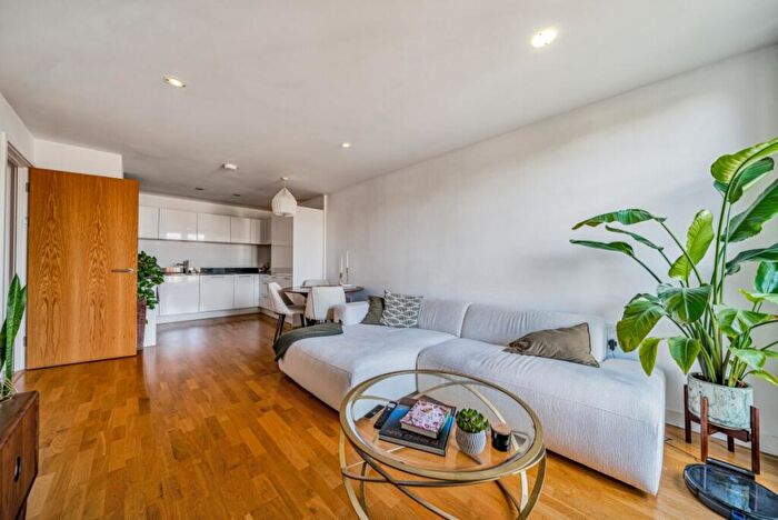 2 Bedroom Flat To Rent In Holloway Road, Islington, London, N7