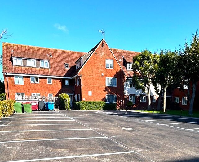 2 Bedroom Flat To Rent In Littlecroft, South Woodham Ferrers, CM3