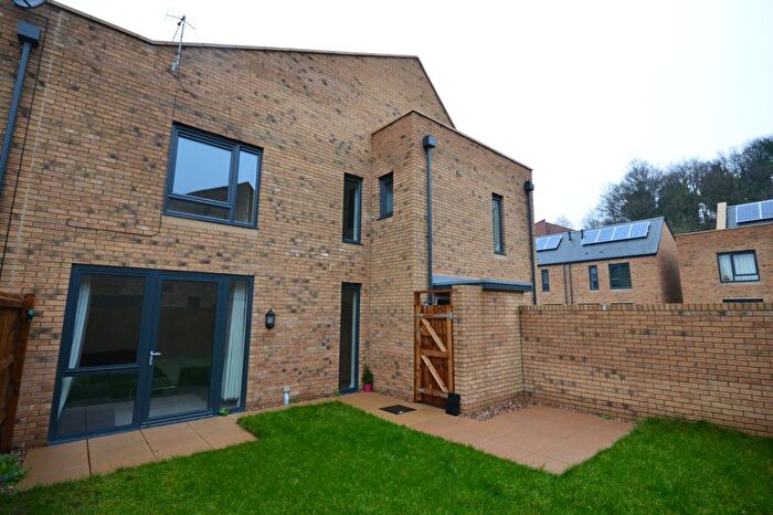 2 Bedroom Semi Detached House To Rent In Castle Croft Drive, Sheffield, S2